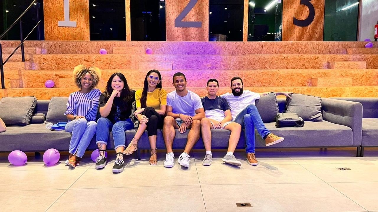Majarrara com participantes de um evento de inovação